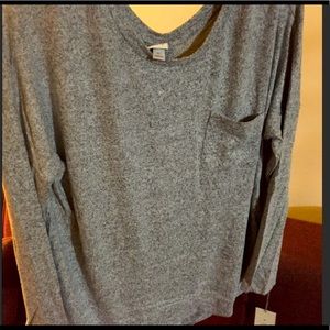 Gray long sleeve shirt